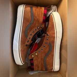 Men’s Vans Sk8-Hi MTE in Glazed Ginger with plaid flannel lining. Size 10.